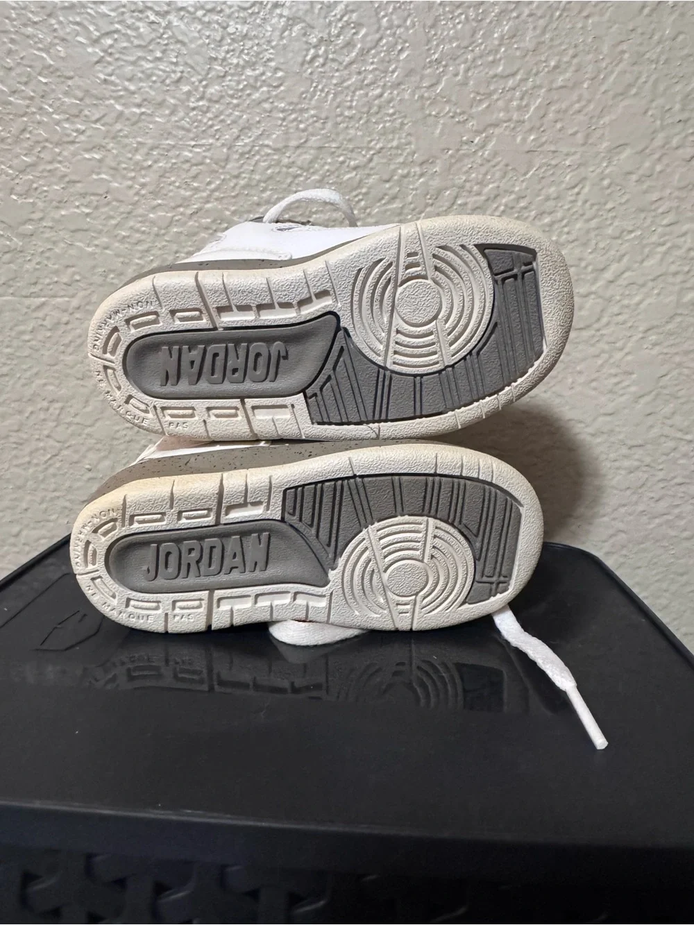 Air Jordan Toddlers' White Gray Retro Sneakers